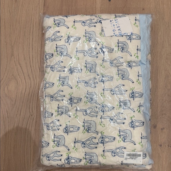 Roller Rabbit Sleepy Sloth Baby Quilt BLUE - Picture 2 of 5